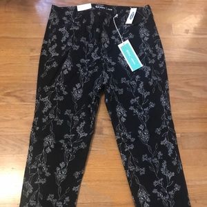 Old Navy pixie Ankle pants 8